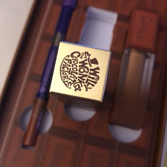 Glamlite x Willy Wonka 3PC Lip Kit Liner Lipstick & Lipgloss + Golden Ticket NIB - Picture 9 of 16